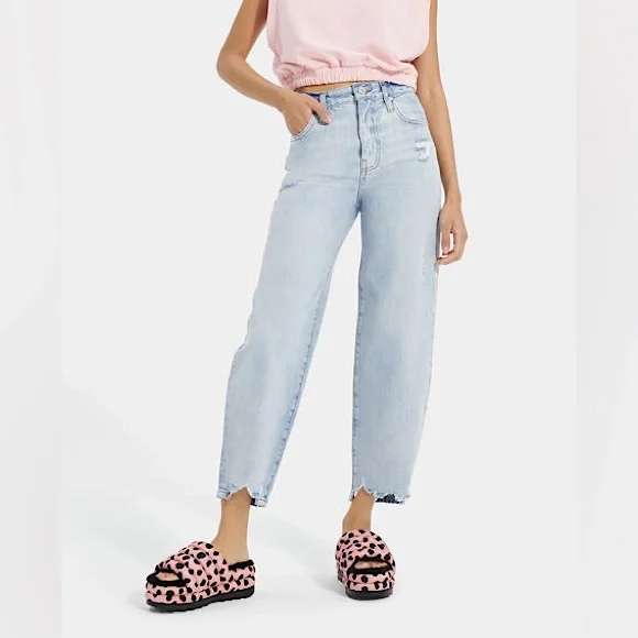 UGG Maxi Slides, pink leopard platform puff, black lambs wool, size 7 women’s - Picture 2 of 13